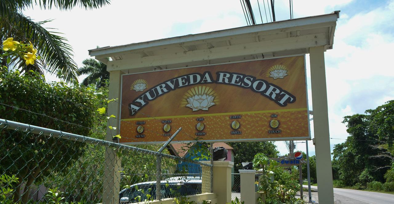 Ayurveda Resort Негрил Екстер'єр фото